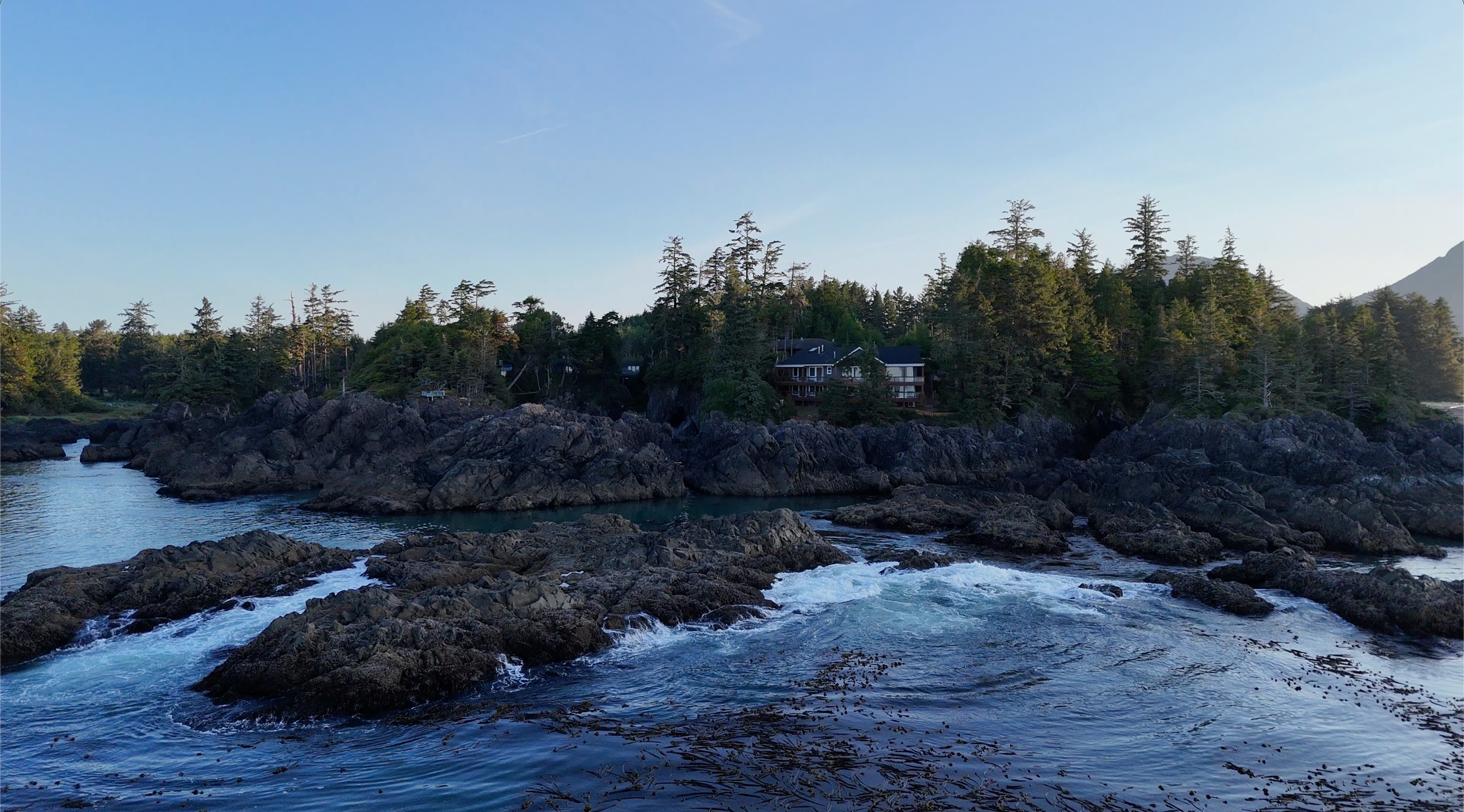 An Arc Trips host property perched above the Pacific